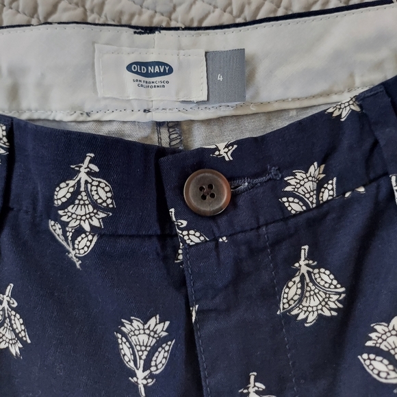 Old Navy~ Navy Blue White Floral High Waist Shorts Size 4 - Picture 4 of 10